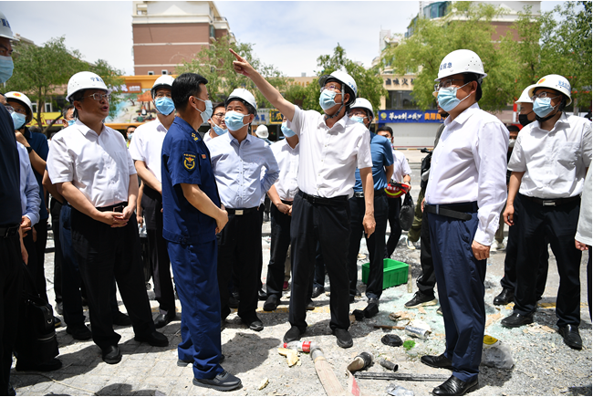 应急管理部工作组在宁夏银川市 指导燃气爆炸事故应急处置工作